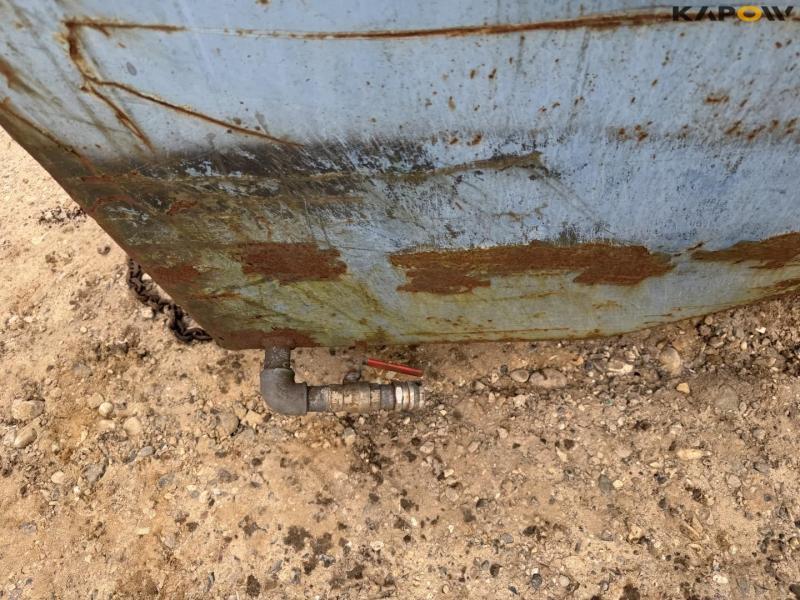 Tipping container for pallet forks 15