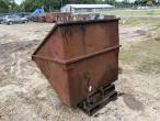 Tipping container for pallet forks 7