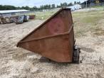 Tipping container for pallet forks 8
