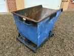 Tipping container for pallet forks 1