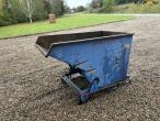 Tipping container for pallet forks 5