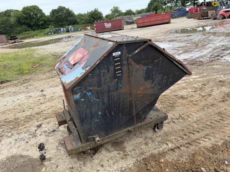 Tipping container for pallet forks 5