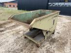 Tipping container for pallet forks 1