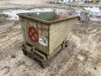 Tipping container for pallet forks 5