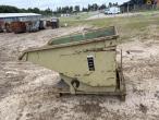 Tipping container for pallet forks 8
