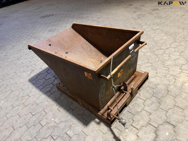 Tipping container 7