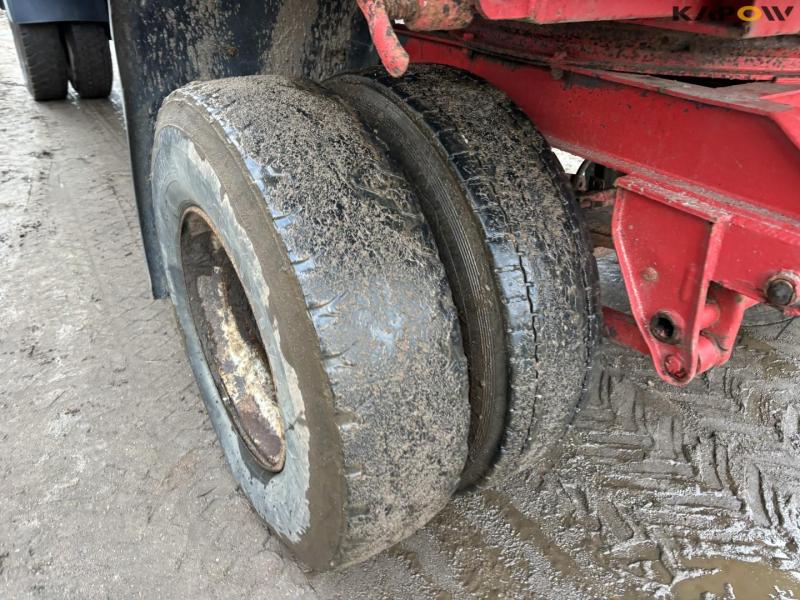 Tipper with drying channel 29