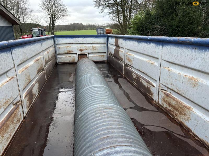 Tipper with drying channel 34