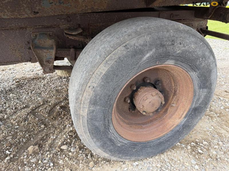 Tipper truck 9