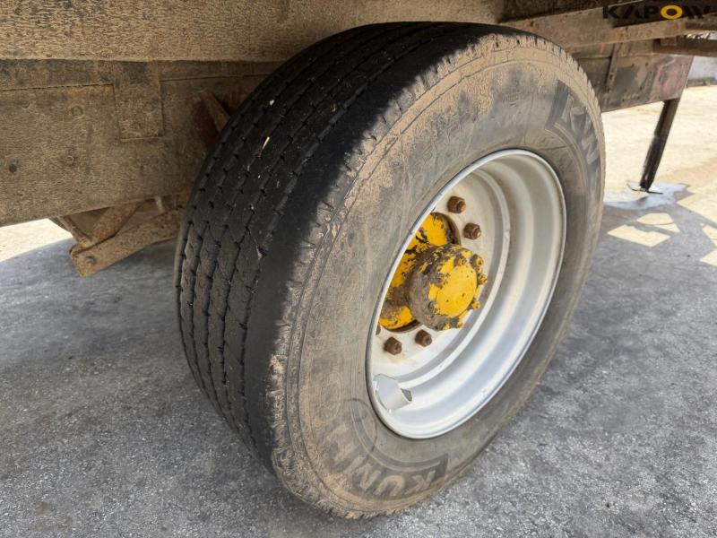 Tipper truck 18