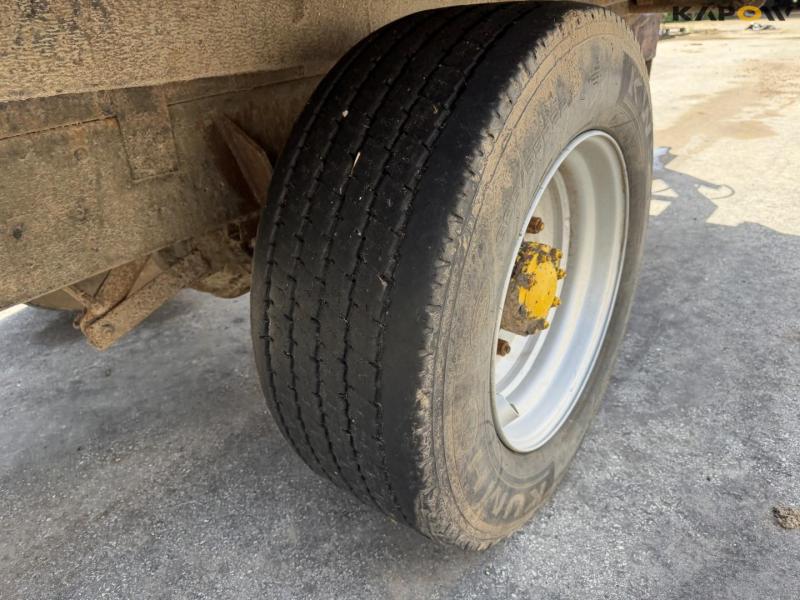Tipper truck 19