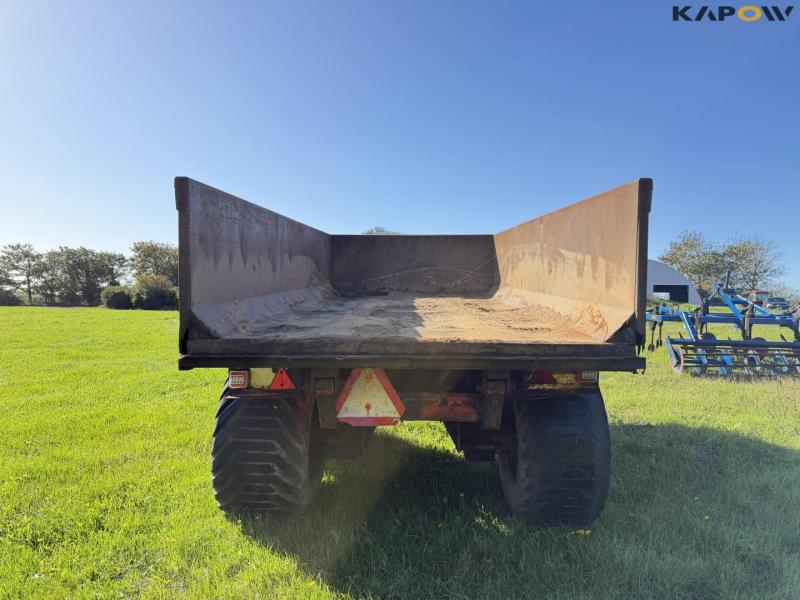 Tipper truck 6