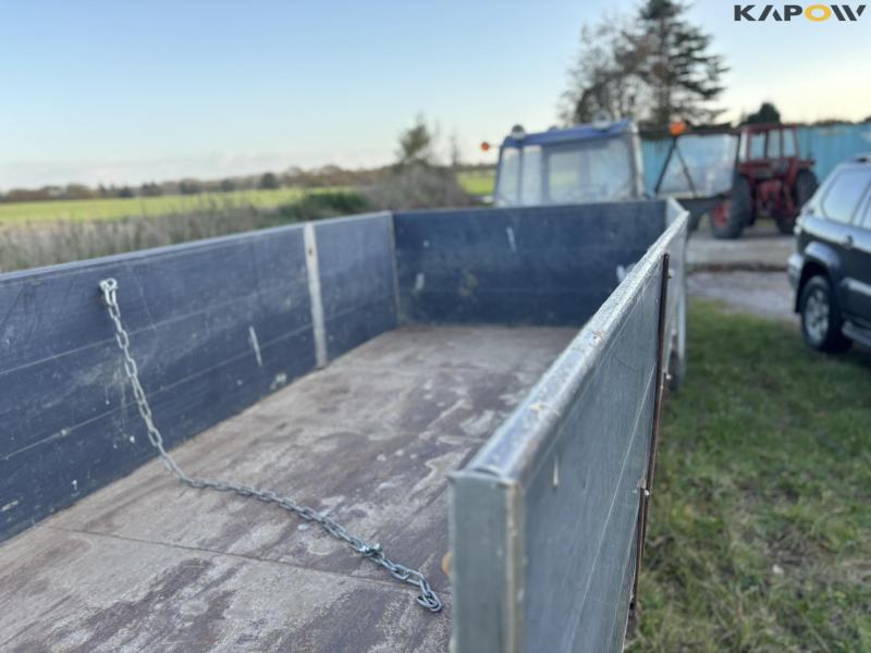 Tipper truck 25