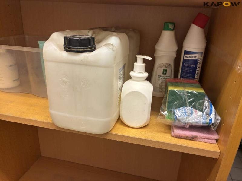 Clear the room - wardrobe, cleaning, clothes and shoes 38