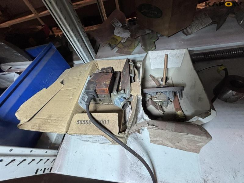 EMPTY THE ROOM 359