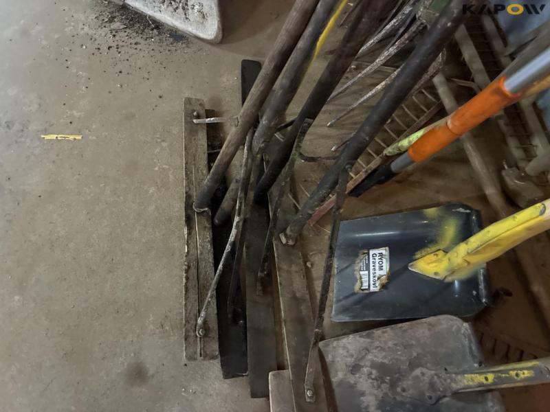Clear the wall of tools 6