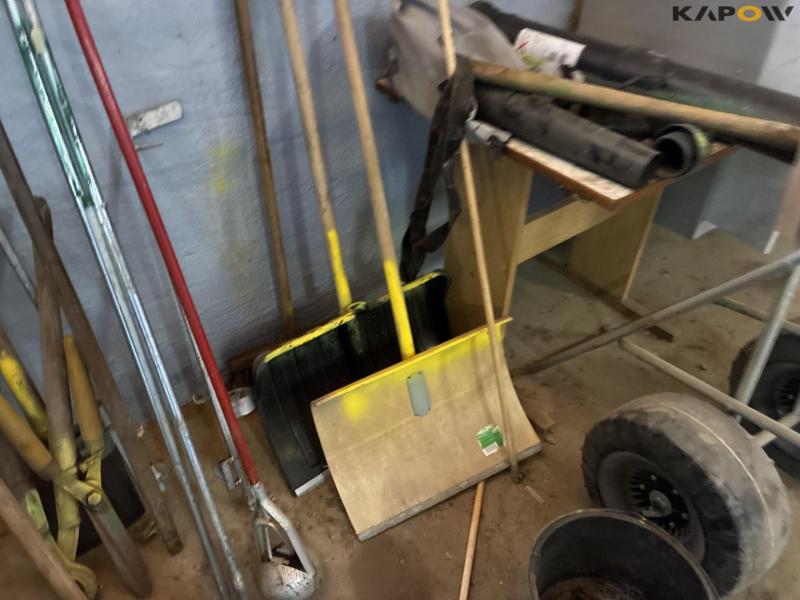 Clear the wall of tools 24