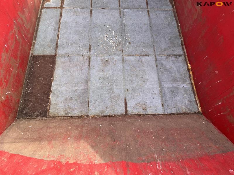 Dry container with tarpaulin 13
