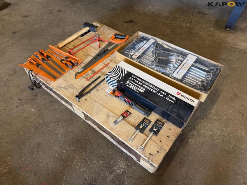 Socket wrench set and combination wrench set 1