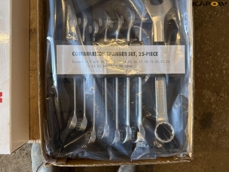 Socket wrench set and combination wrench set 6