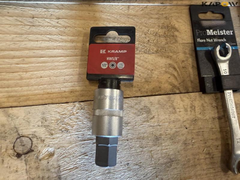 Socket wrench set and combination wrench set 14