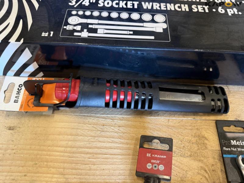 Socket wrench set and combination wrench set 15