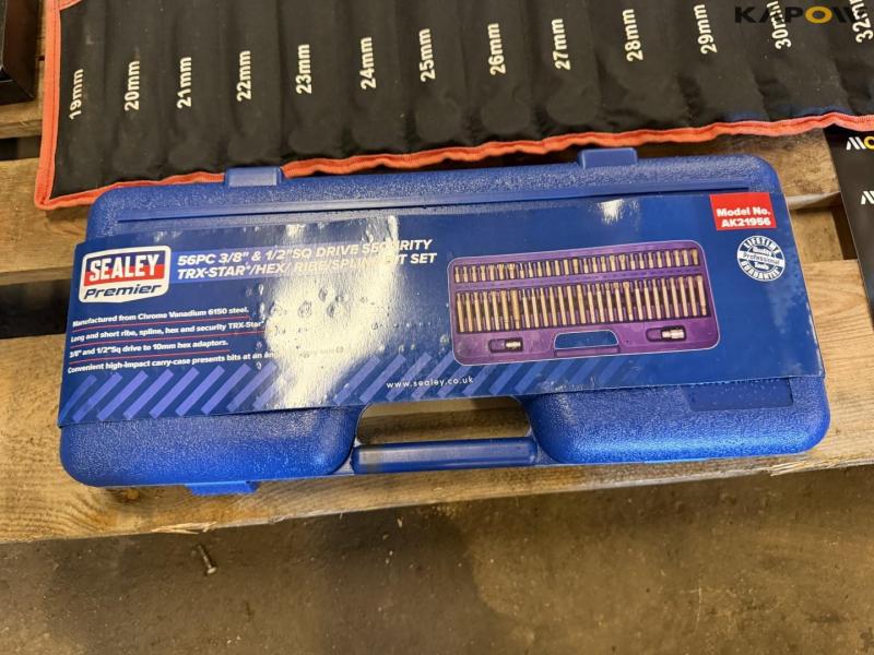 Socket wrench set and combination wrench set 19