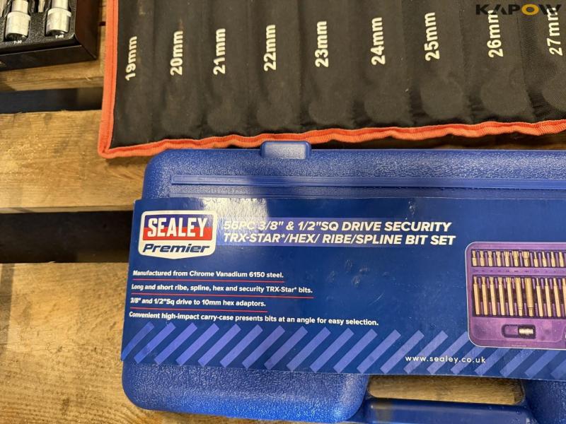 Socket wrench set and combination wrench set 20