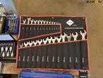 Socket wrench set and combination wrench set 4
