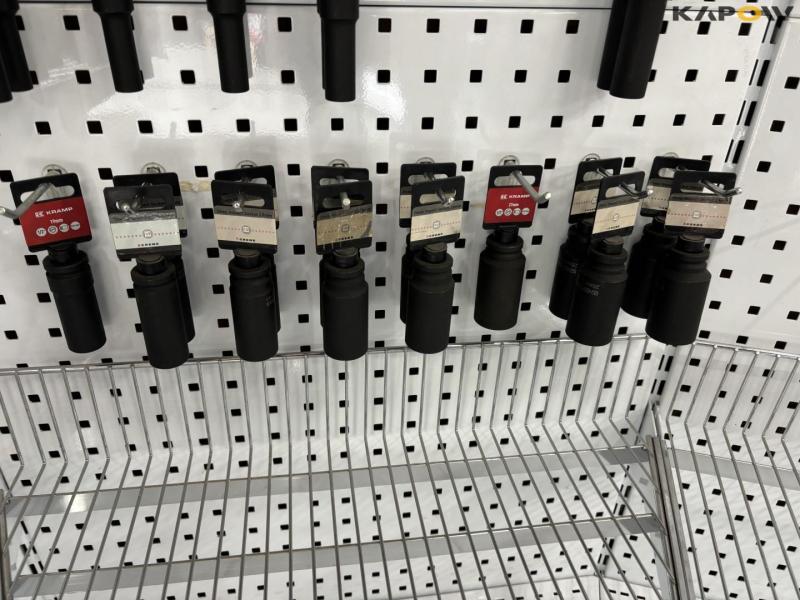 Sockets for socket wrenches. 17