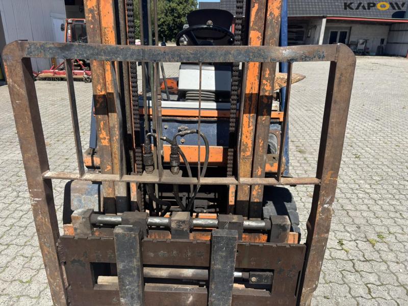 Toyota 02-5 FD25 forklift 11