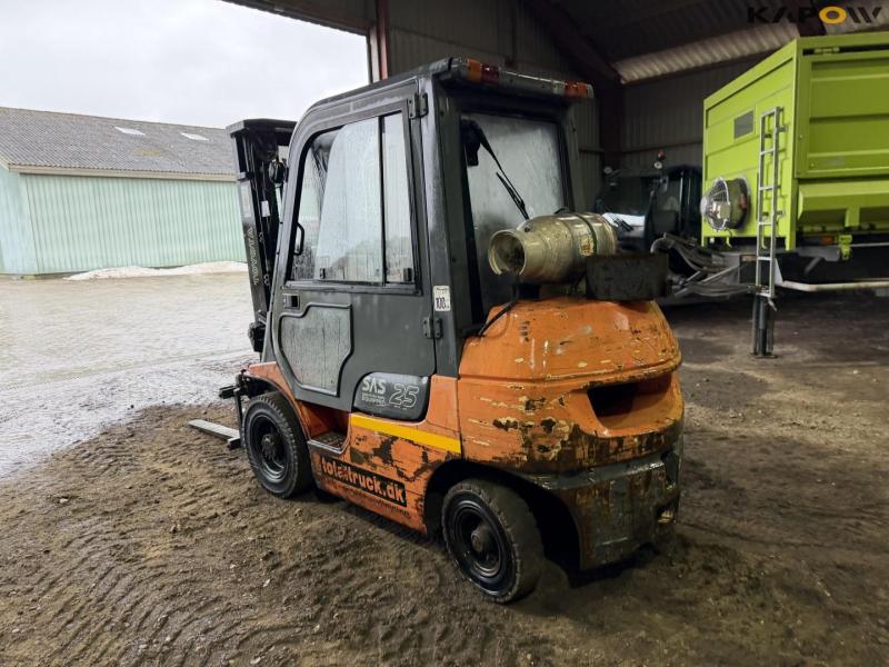 Toyota 42-7FGF25 forklift 7