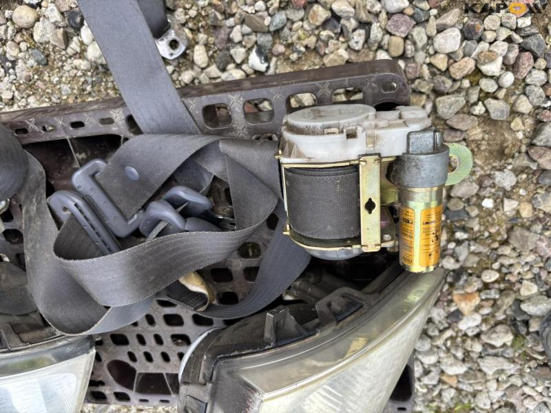 Toyota Hilux lights and seat belts 6