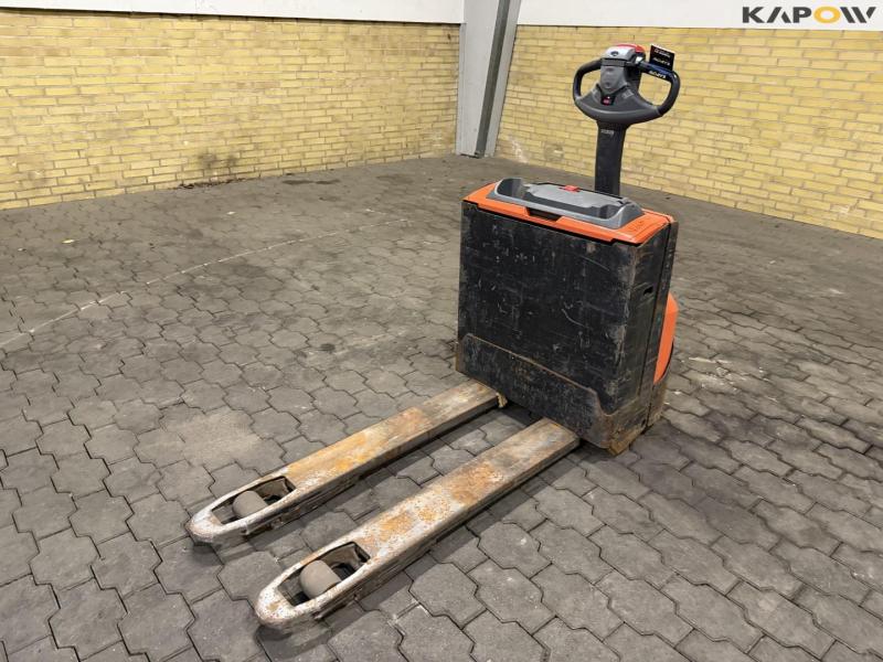 Toyota LWE 160 electric stacker 1