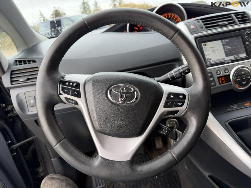 Toyota Verso Sportsvan 2.0 van 11