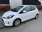 Toyota Yaris hybrid passenger car 1