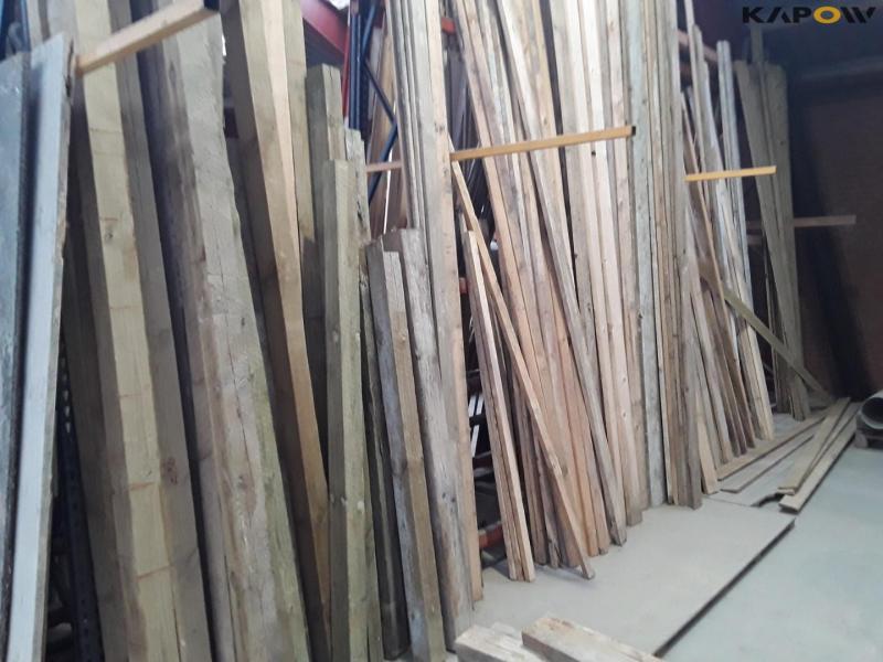Wood and miscellaneous - empty the shelf 25