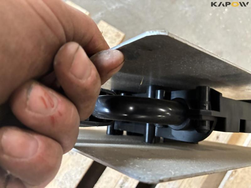 Towbar, Mirrors, Armrests and running boards 13