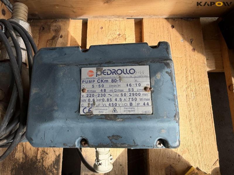 Pulley and oil pump 14