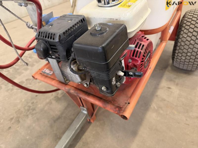 Trailer sprayer with petrol engine 11