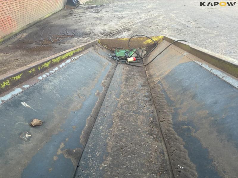 Conveyor belt with box 12