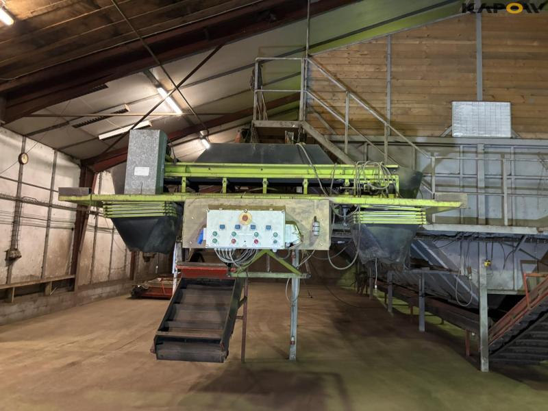 Conveyor belts and distributors 6