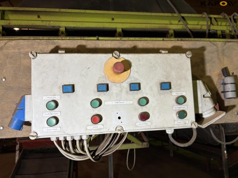 Conveyor belts and distributors 10