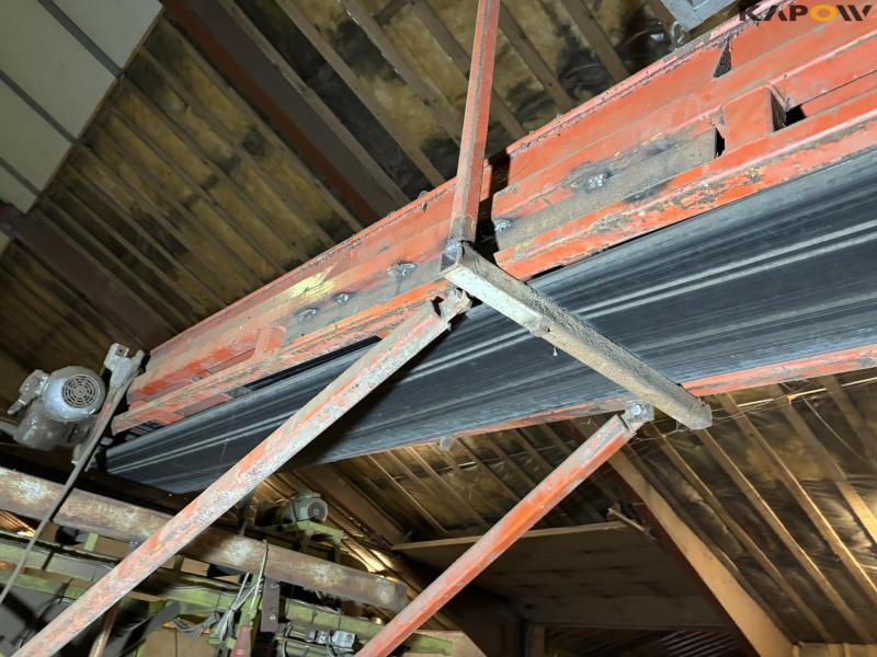 Conveyor belts and distributors 34