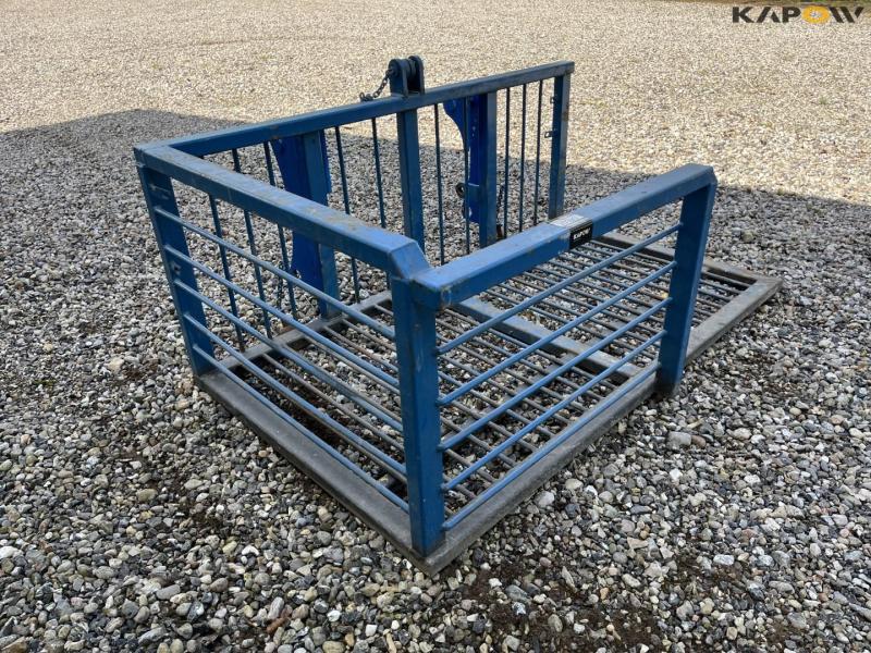 Transport box for skid steer loader with Terex hitch 3