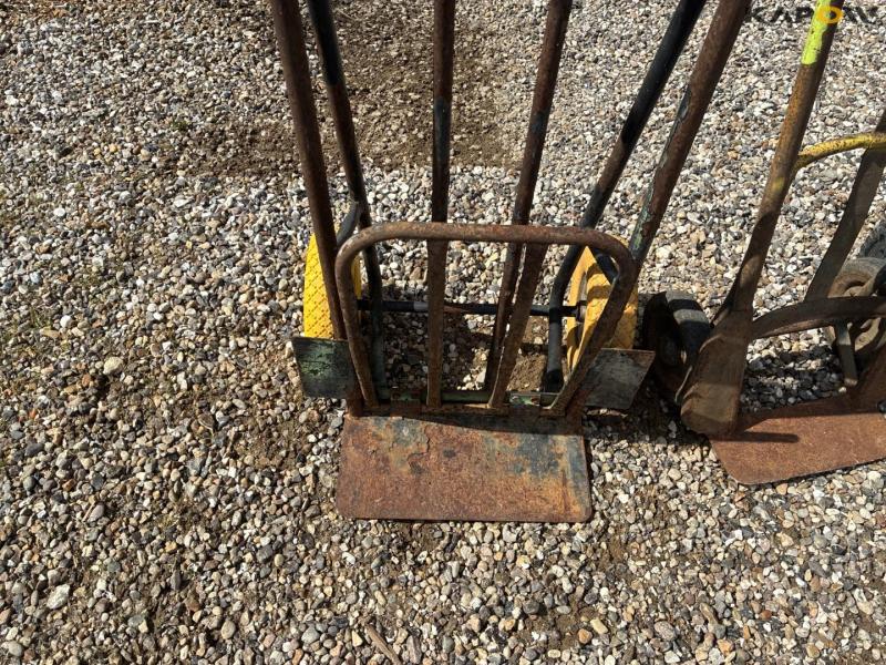 Wheelbarrows and sack trucks 6