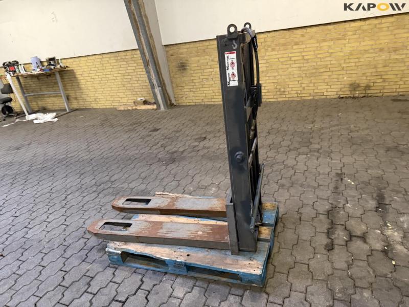 Truck tower for three-point hitch 8