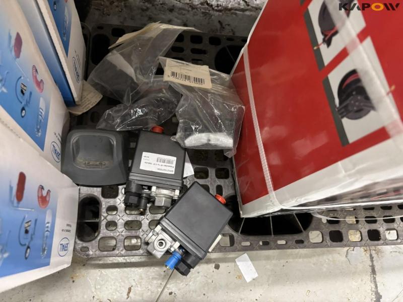 Compressed air fittings and equipment 13