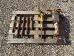 Pneumatic hammer with chisels 1