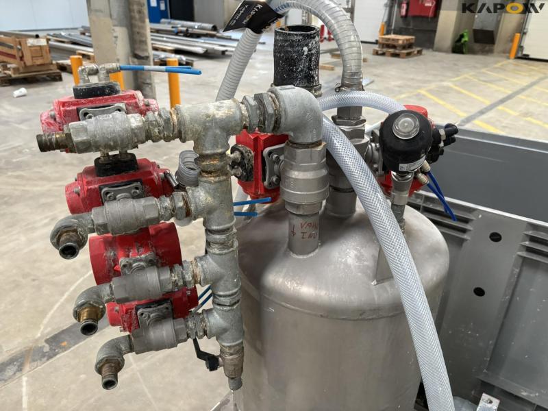 Pressure tank and tank with pump 6